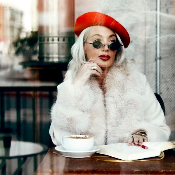 Meet your Posher, Heather - Picture 1 of 1